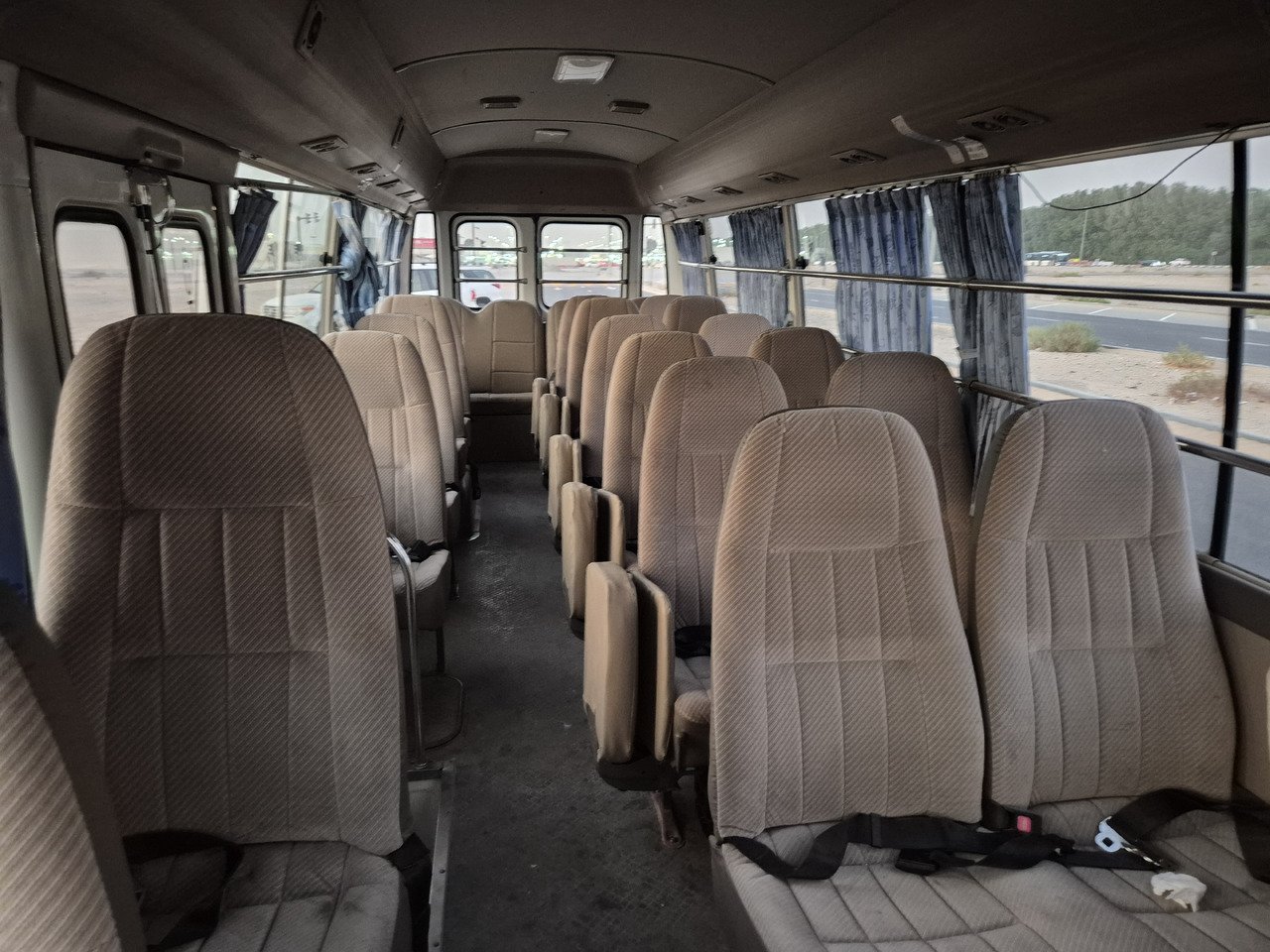 Toyota Coaster ... 30 places - climatisé - Bus mini, Van penumpang: gambar 5 Toyota Coaster ... 30 places - climatisé - Bus mini, Van penumpang: gambar 5