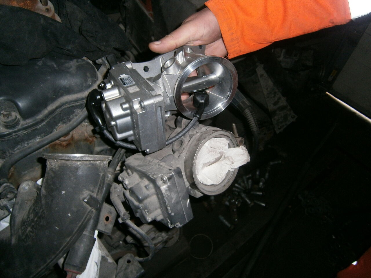 Scania S R N G truck - Manifold masuk untuk Truk: gambar 2 Scania S R N G truck - Manifold masuk untuk Truk: gambar 2