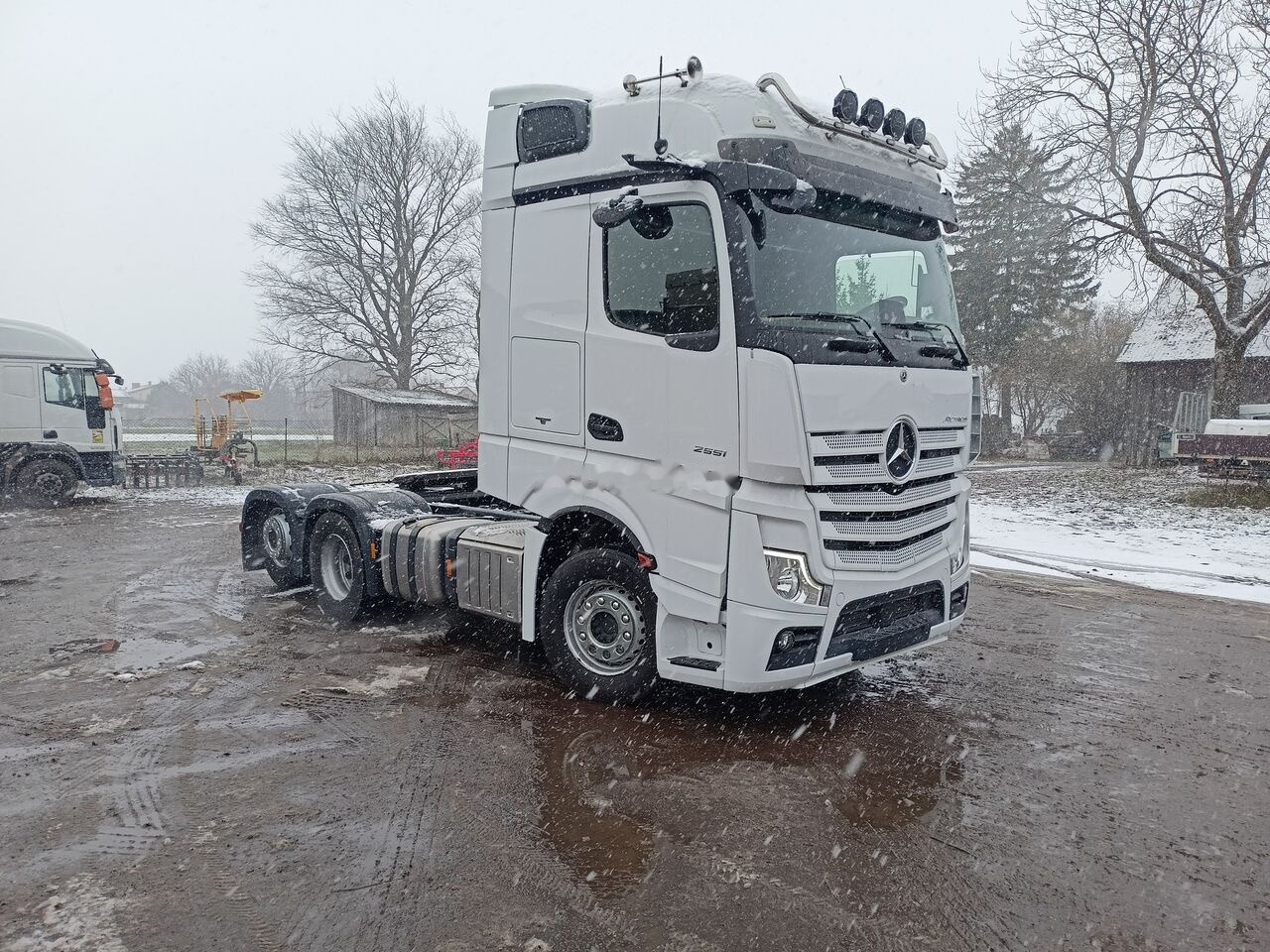 Mercedes-Benz Actros 2551 - Tractor head: gambar 3 Mercedes-Benz Actros 2551 - Tractor head: gambar 3