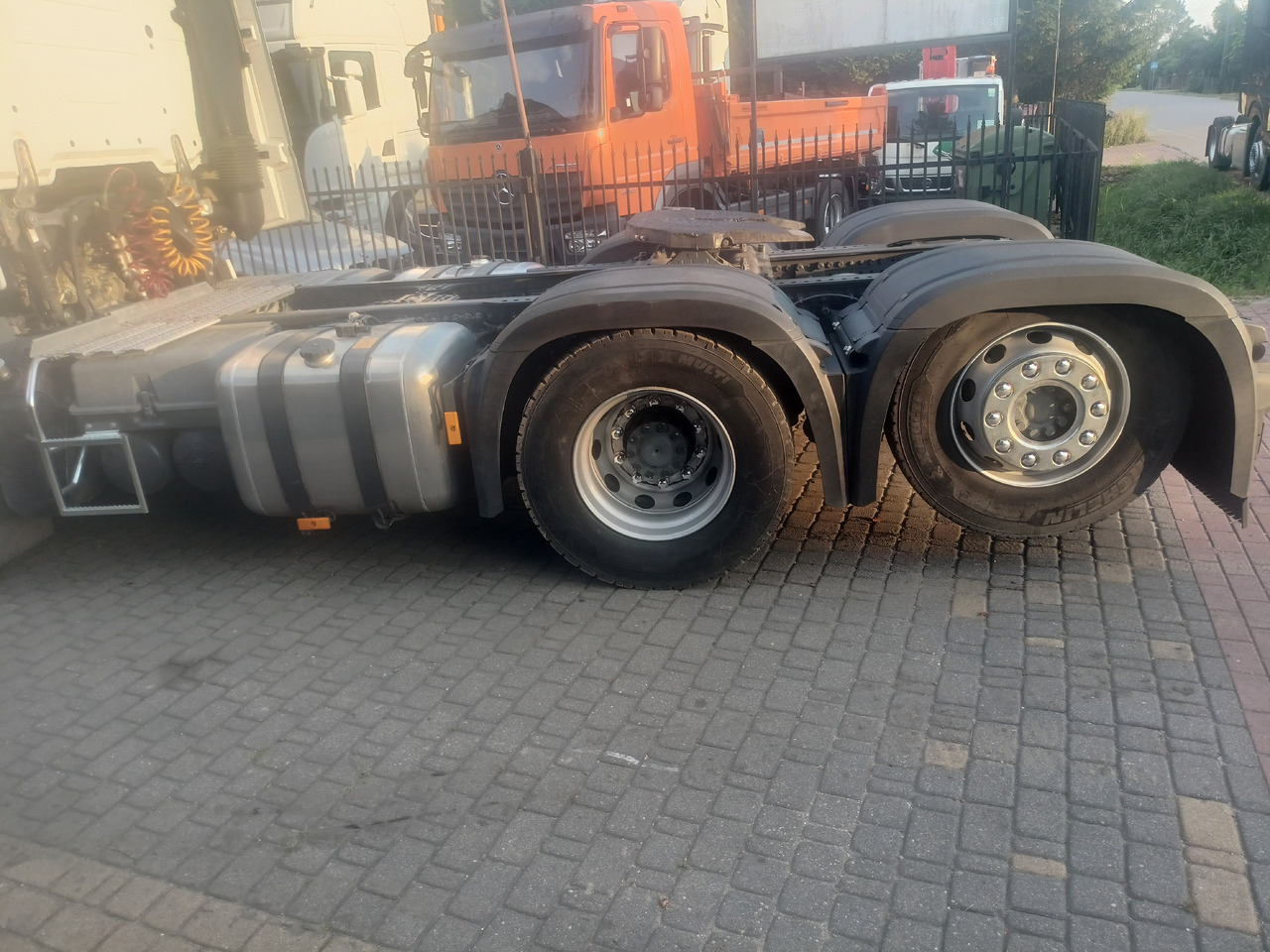 Mercedes-Benz Actros 2551 - Tractor head: gambar 2 Mercedes-Benz Actros 2551 - Tractor head: gambar 2