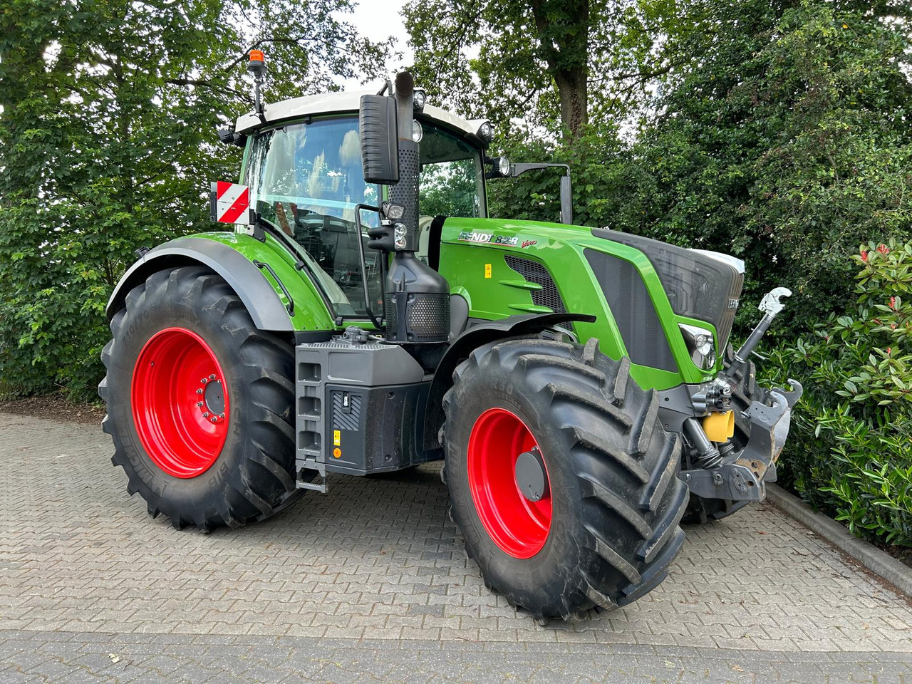 FENDT 828 Vario S4 ProfiPlus - Traktor: gambar 3 FENDT 828 Vario S4 ProfiPlus - Traktor: gambar 3