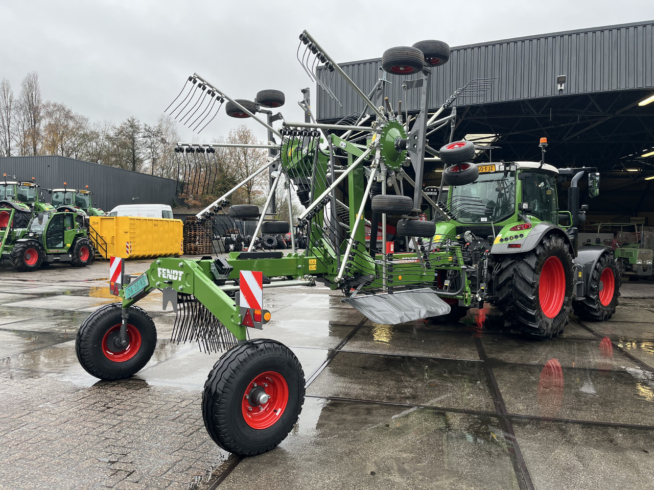 FENDT Former 880 - Garu: gambar 2 FENDT Former 880 - Garu: gambar 2