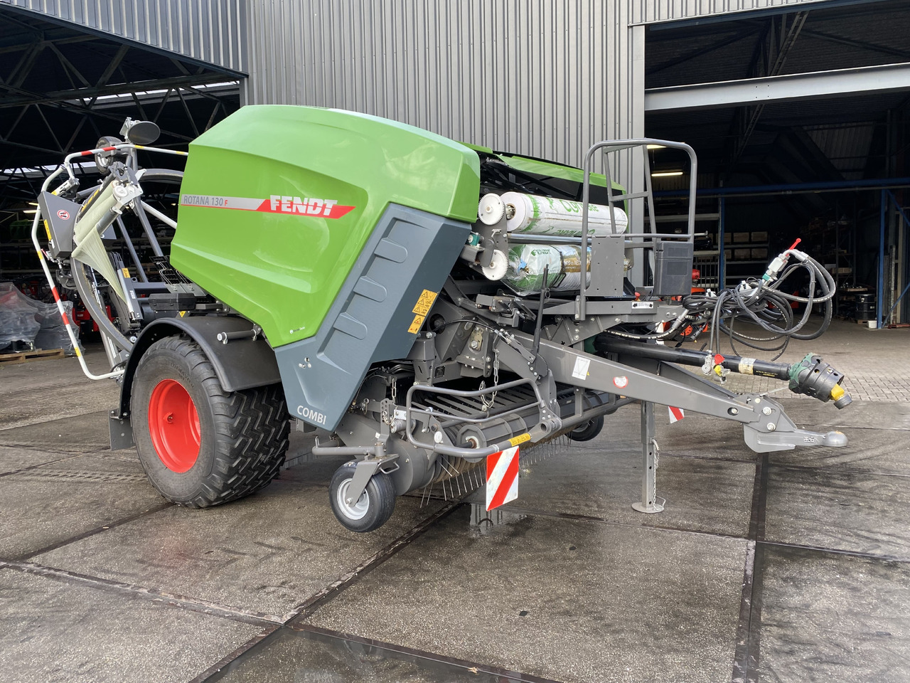 Fendt 130F Combi - Pembungkus bale: gambar 1 Fendt 130F Combi - Pembungkus bale: gambar 1