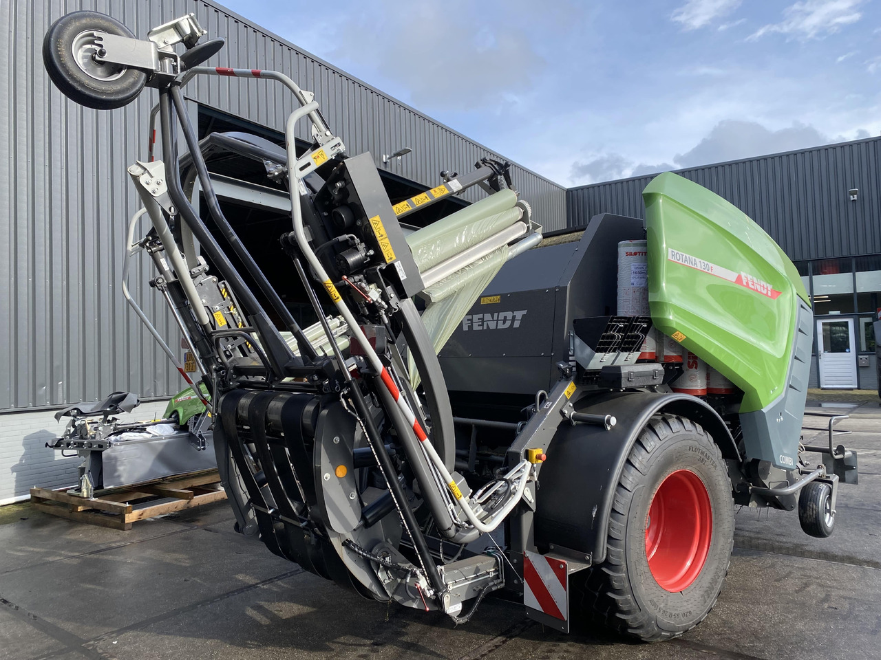 Fendt Rotana 130F Combi - Pembungkus bale: gambar 2 Fendt Rotana 130F Combi - Pembungkus bale: gambar 2