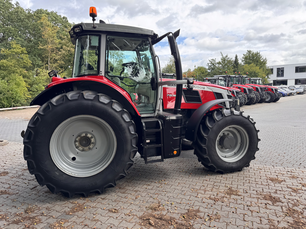 Massey Ferguson 7s.180 Dyna6 Efficient - Traktor: gambar 4 Massey Ferguson 7s.180 Dyna6 Efficient - Traktor: gambar 4