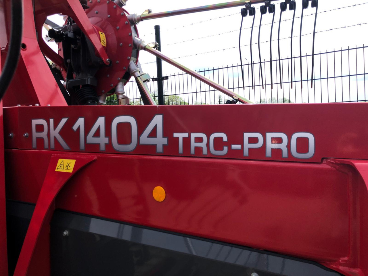 Tedder/ Menyapu Massey Ferguson RK 1404 TRC-PRO: gambar 6