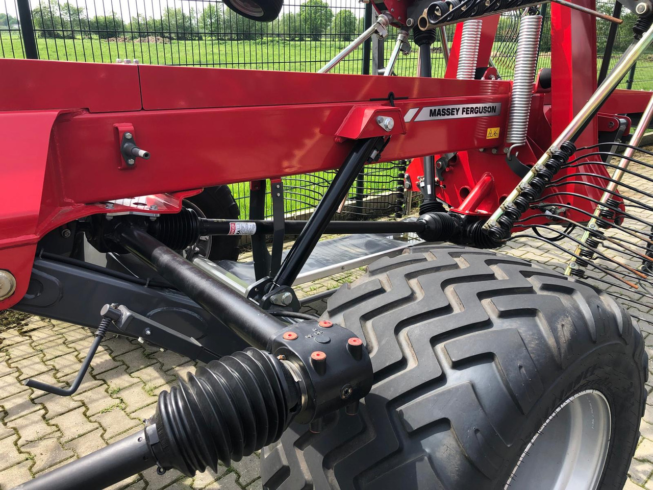 Tedder/ Menyapu Massey Ferguson RK 1404 TRC-PRO: gambar 9