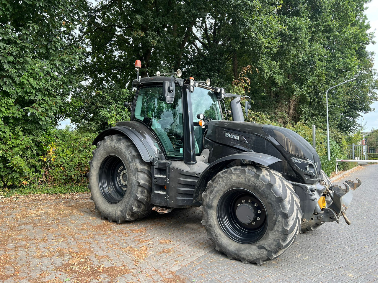 VALTRA T174 VERSU - Traktor: gambar 3 VALTRA T174 VERSU - Traktor: gambar 3
