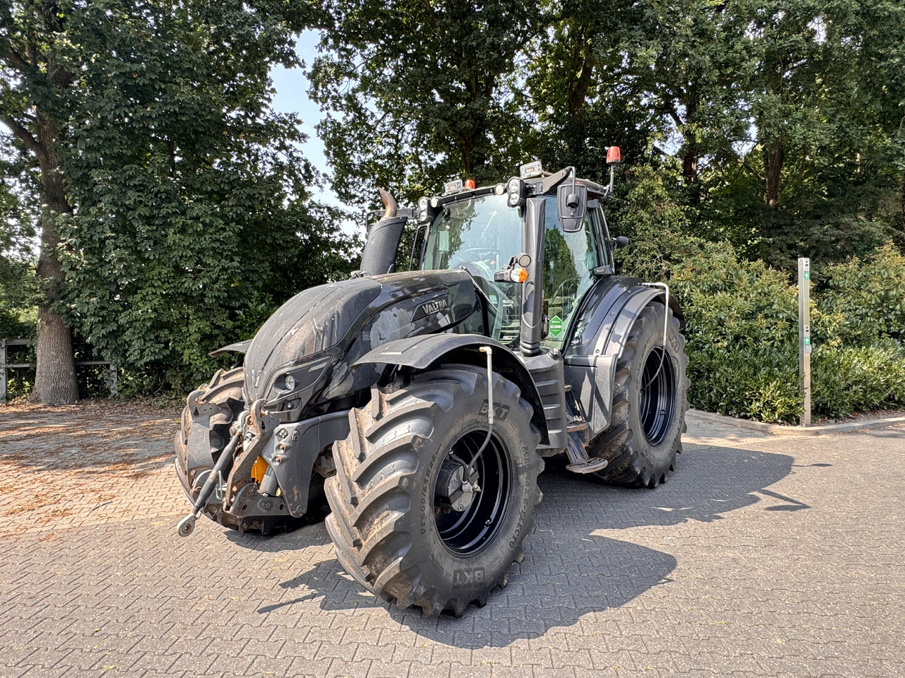 VALTRA T214 Direct - Traktor: gambar 1 VALTRA T214 Direct - Traktor: gambar 1