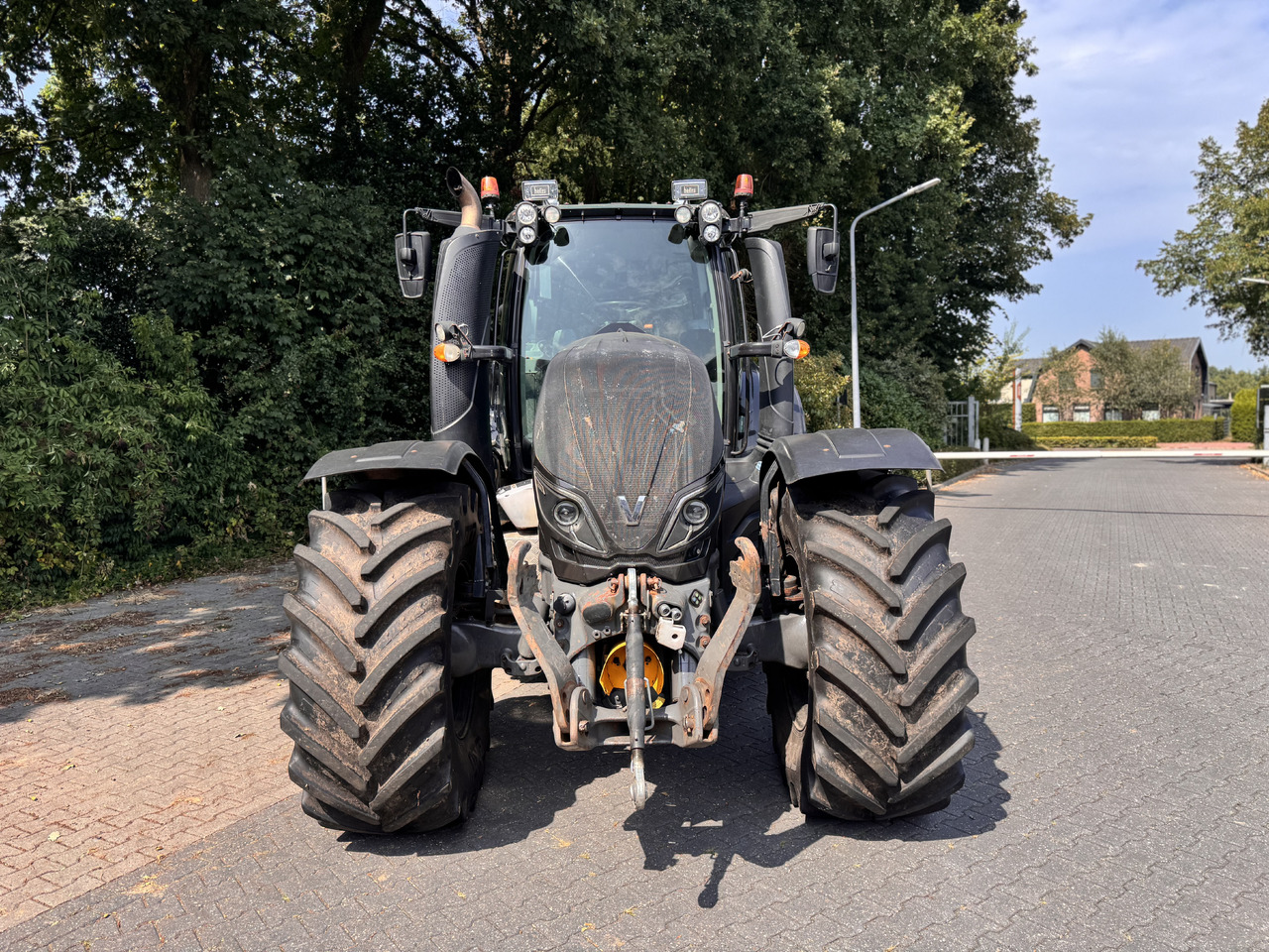 VALTRA T214 Direct - Traktor: gambar 4 VALTRA T214 Direct - Traktor: gambar 4