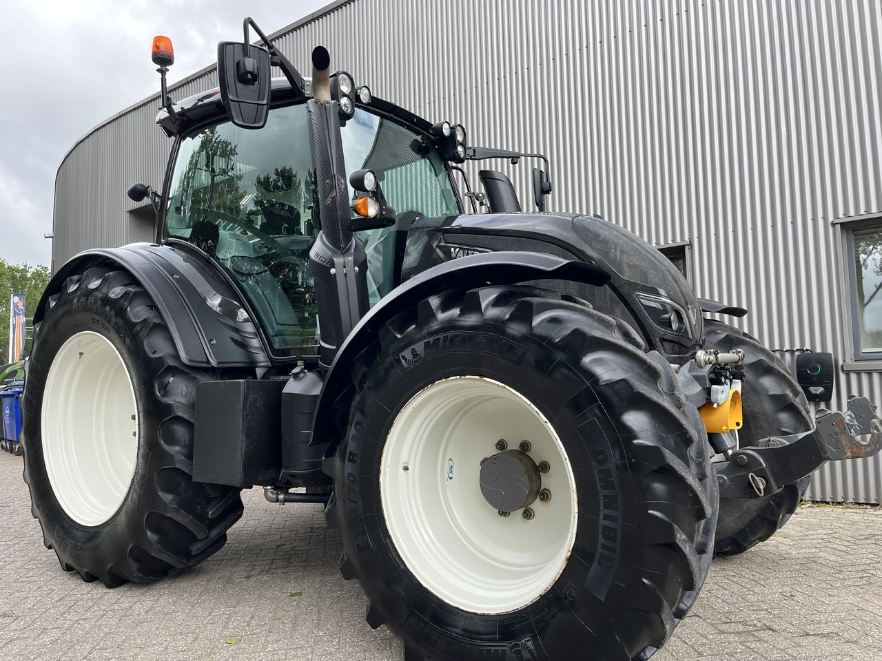 Valtra N174 Active - Traktor: gambar 1 Valtra N174 Active - Traktor: gambar 1