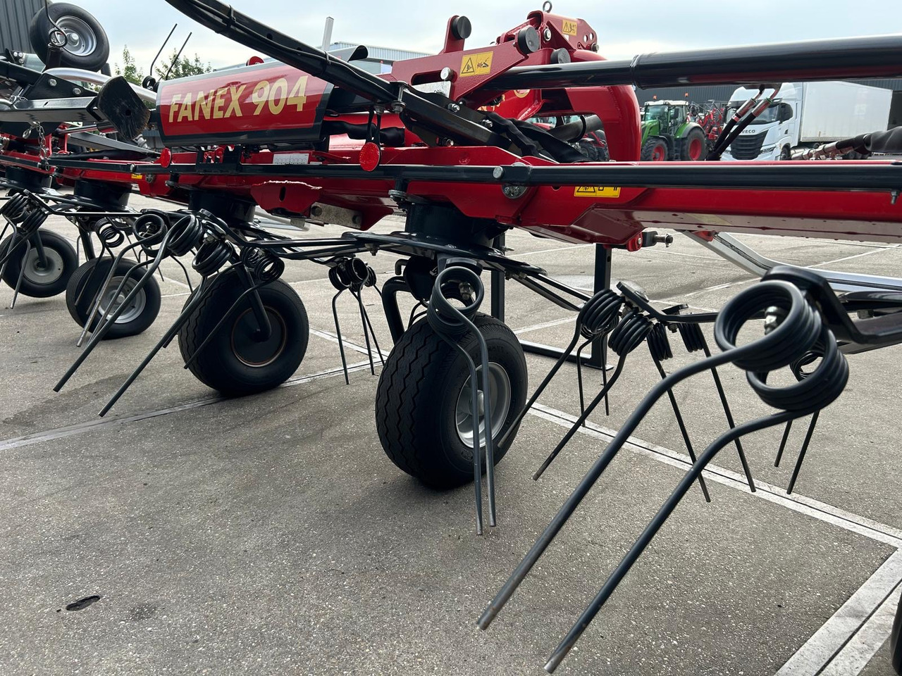 Vicon Fanex 904 - Tedder/ Menyapu: gambar 4 Vicon Fanex 904 - Tedder/ Menyapu: gambar 4