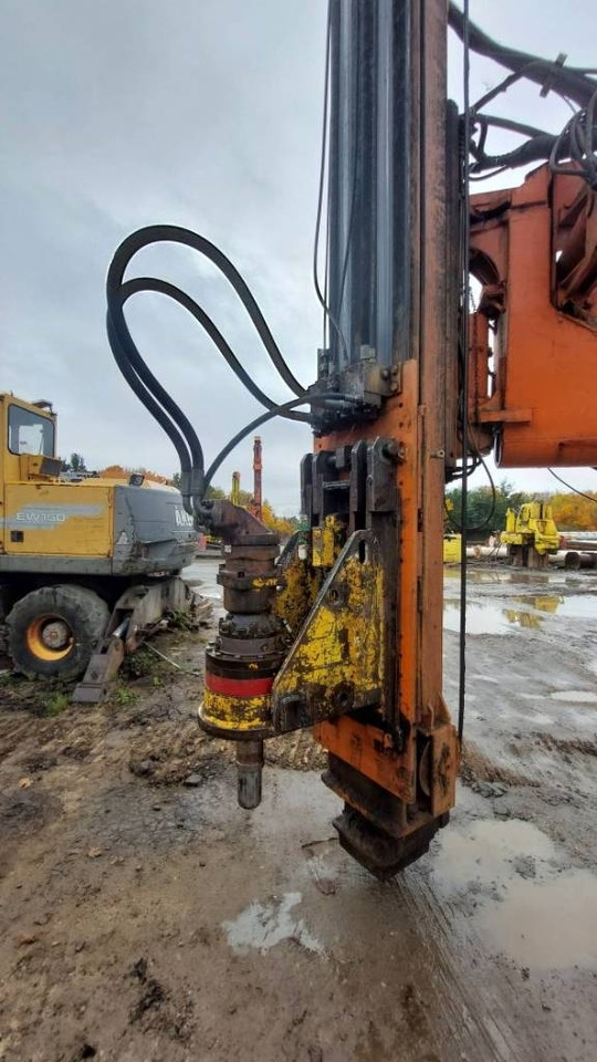 Sopir tumpukan ABI MULLER MS-M12000T SENNEBOGEN SR28T bauer bg rg rtg: gambar 26 Sopir tumpukan ABI MULLER MS-M12000T SENNEBOGEN SR28T bauer bg rg rtg: gambar 26