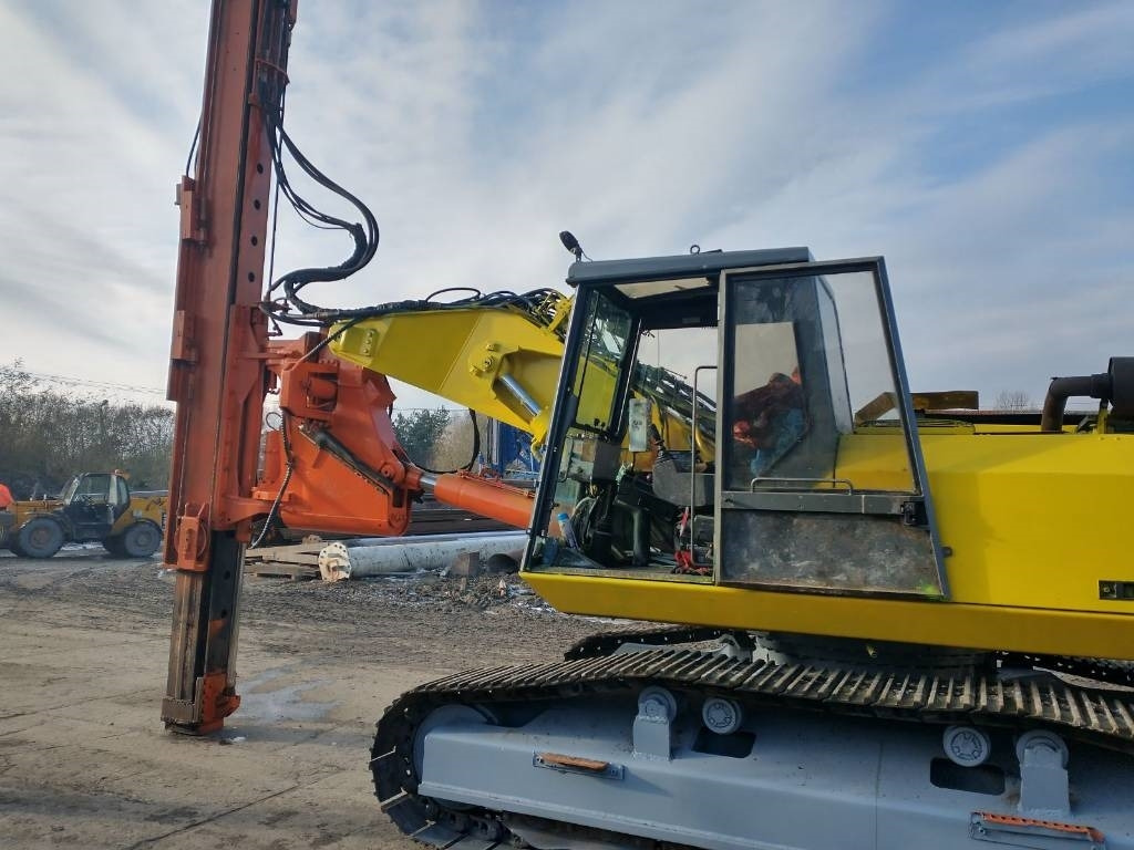 Sopir tumpukan ABI MULLER MS-M12000T SENNEBOGEN SR28T bauer bg rg rtg: gambar 18 Sopir tumpukan ABI MULLER MS-M12000T SENNEBOGEN SR28T bauer bg rg rtg: gambar 18