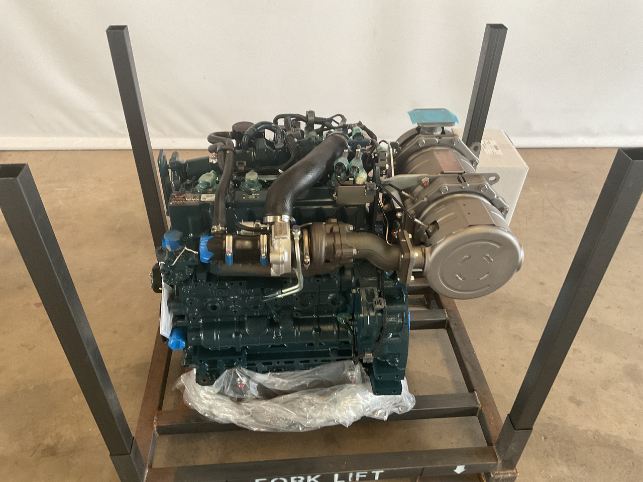 Kubota V3307 CR-T - Mesin: gambar 2 Kubota V3307 CR-T - Mesin: gambar 2