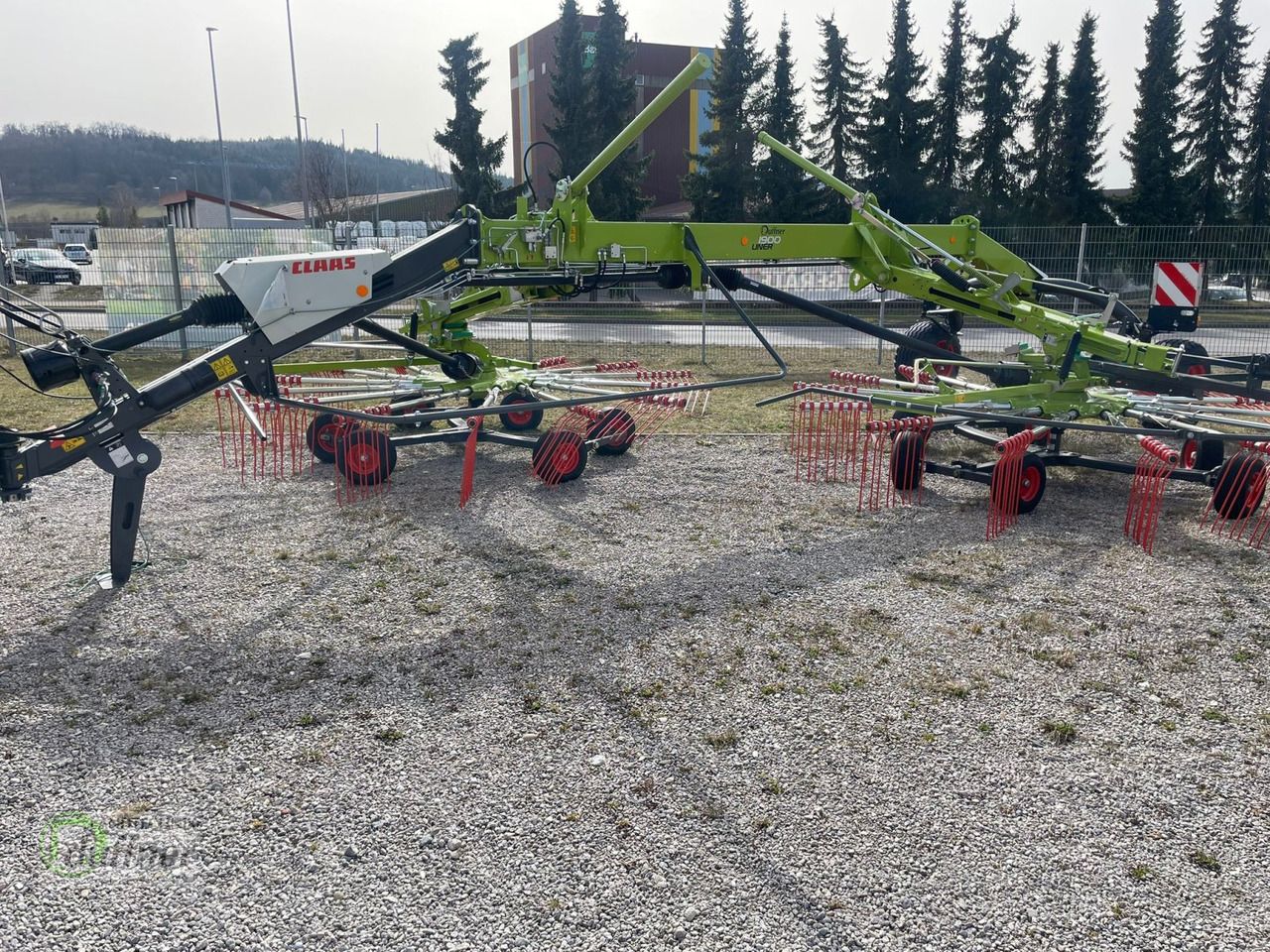 CLAAS Liner 1900 - Tedder/ Menyapu: gambar 4 CLAAS Liner 1900 - Tedder/ Menyapu: gambar 4