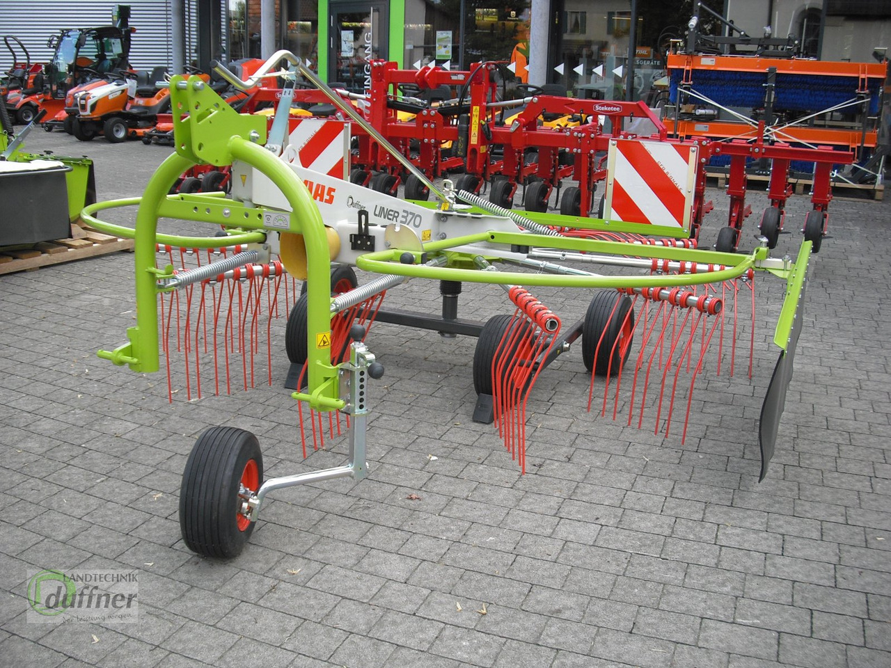 CLAAS Liner 370 - Tedder/ Menyapu: gambar 3 CLAAS Liner 370 - Tedder/ Menyapu: gambar 3
