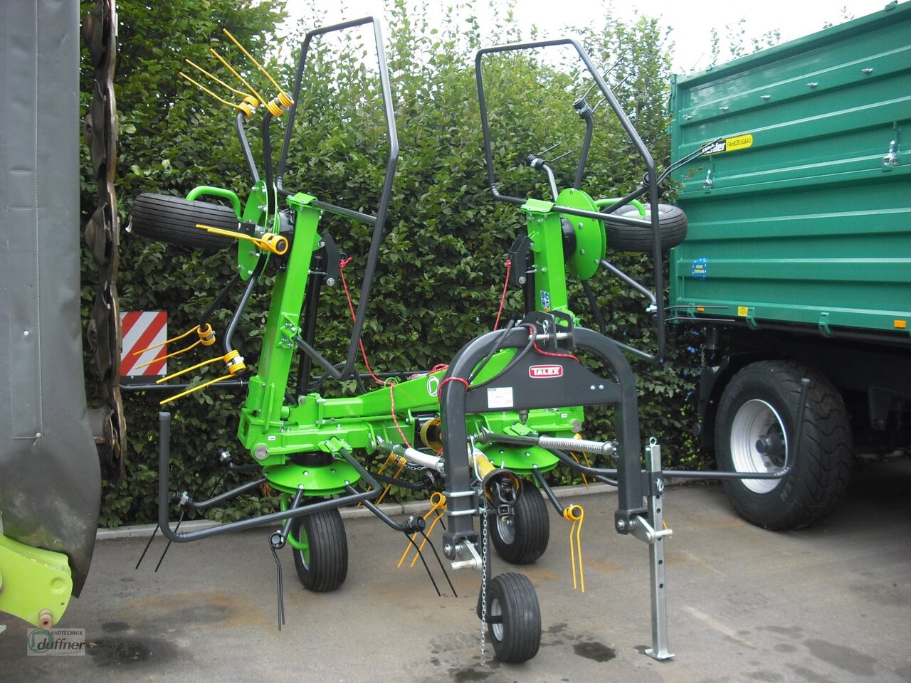 Talex Tornado 550 - Tedder/ Menyapu: gambar 1 Talex Tornado 550 - Tedder/ Menyapu: gambar 1