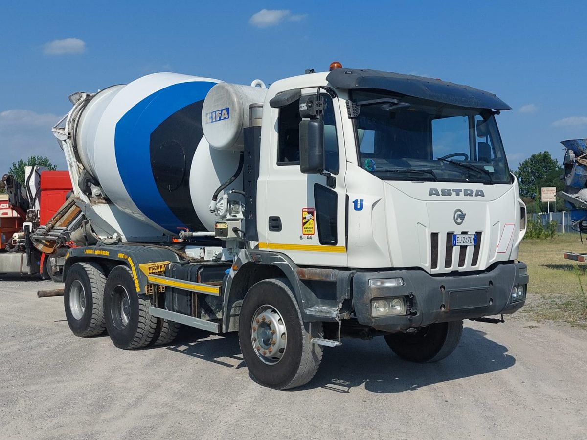 ASTRA HD8 6444 CIFA RY1100 - Truk pengaduk beton: gambar 1 ASTRA HD8 6444 CIFA RY1100 - Truk pengaduk beton: gambar 1