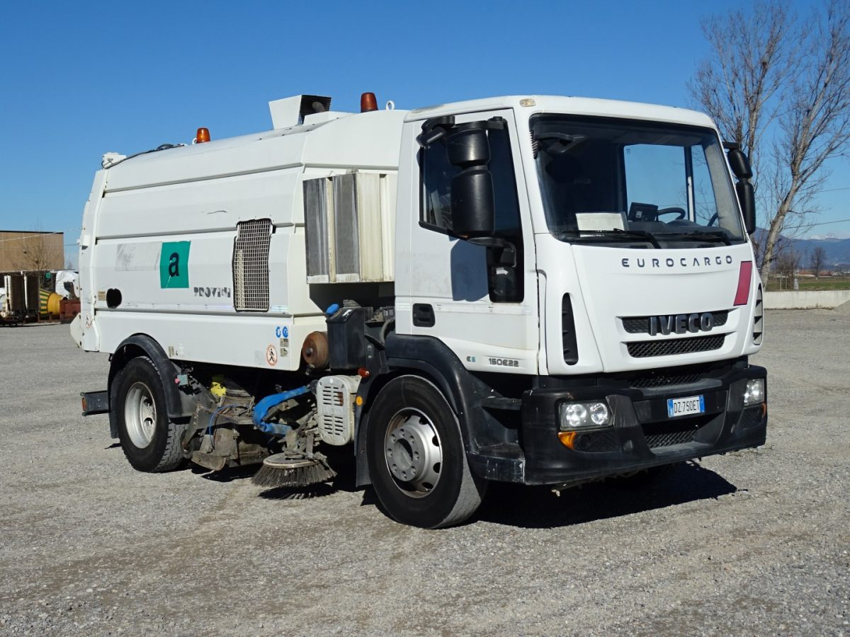 IVECO EUROCARGO 150E22 - Penyapu jalan: gambar 1 IVECO EUROCARGO 150E22 - Penyapu jalan: gambar 1