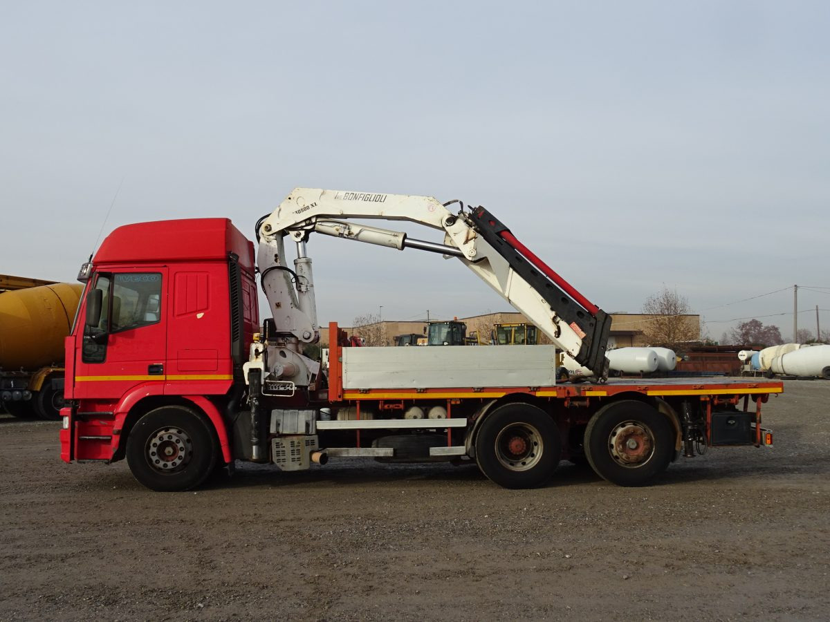 IVECO EUROSTAR 240E42 BONFIGLIOLI P30500XL - Truk flatbed, Truk derek: gambar 2 IVECO EUROSTAR 240E42 BONFIGLIOLI P30500XL - Truk flatbed, Truk derek: gambar 2