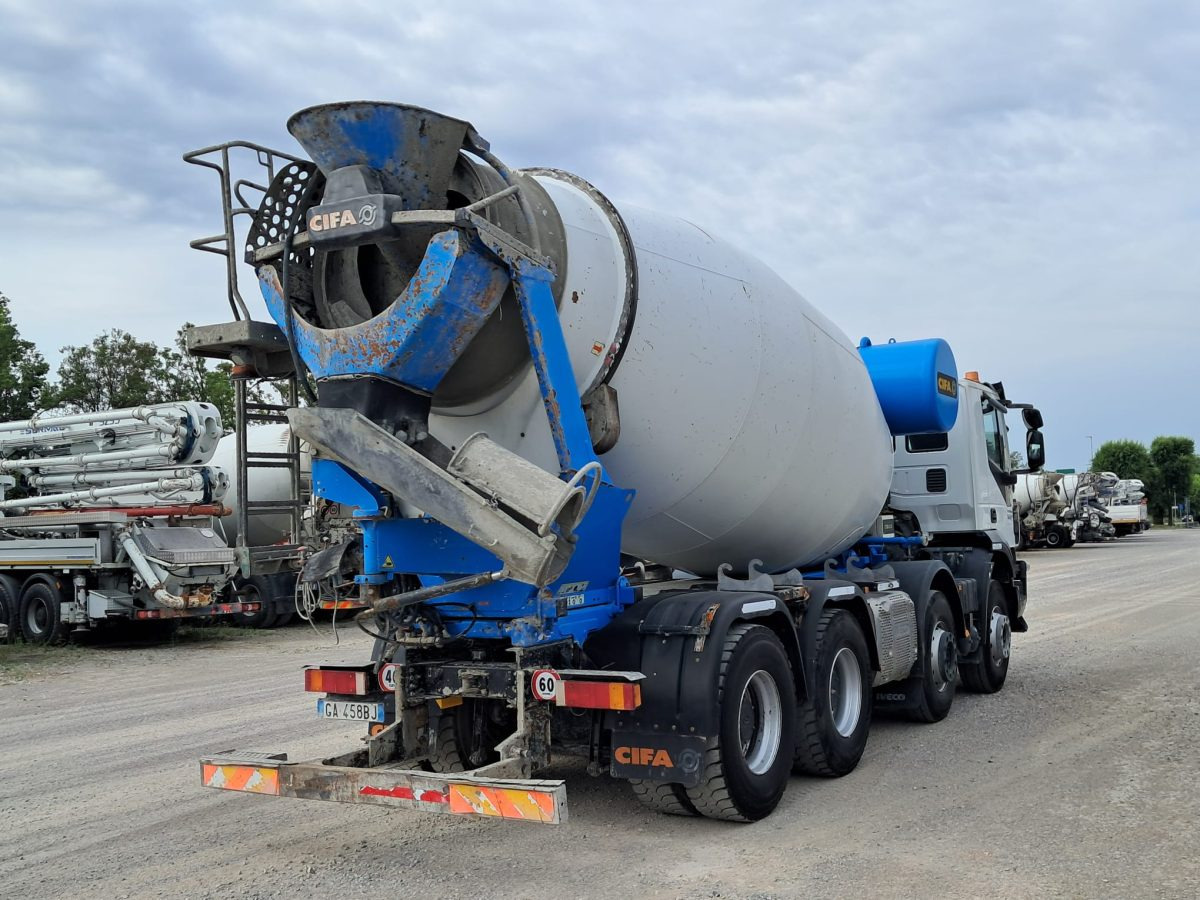 IVECO TRAKKER 500 CIFA RY1300 - Truk pengaduk beton: gambar 2 IVECO TRAKKER 500 CIFA RY1300 - Truk pengaduk beton: gambar 2