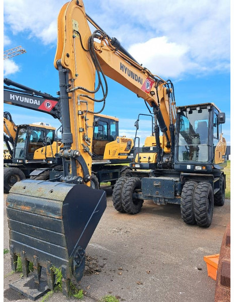 Hyundai HW140 - Ekskavator roda: gambar 4 Hyundai HW140 - Ekskavator roda: gambar 4