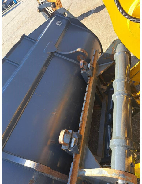 Komatsu WA100-8E0 - Wheel loader: gambar 5 Komatsu WA100-8E0 - Wheel loader: gambar 5