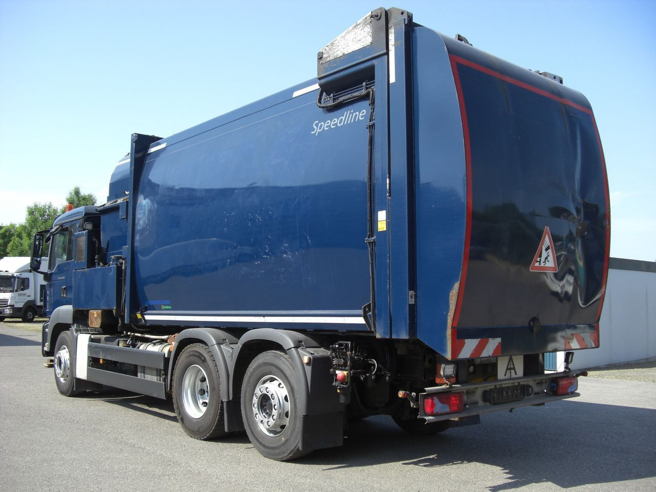 MAN 26360FNLL / SEITENLADER MAN 26360FNLL / SEITENLADER - Truk sampah: gambar 4 MAN 26360FNLL / SEITENLADER MAN 26360FNLL / SEITENLADER - Truk sampah: gambar 4