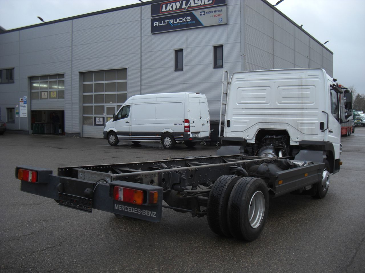 Mercedes-Benz V 250 LANG - Truk sasis: gambar 3 Mercedes-Benz V 250 LANG - Truk sasis: gambar 3