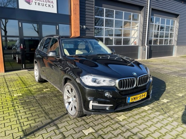 BMW X5 XDRIVE 30d - Mobil SUV: gambar 1 BMW X5 XDRIVE 30d - Mobil SUV: gambar 1