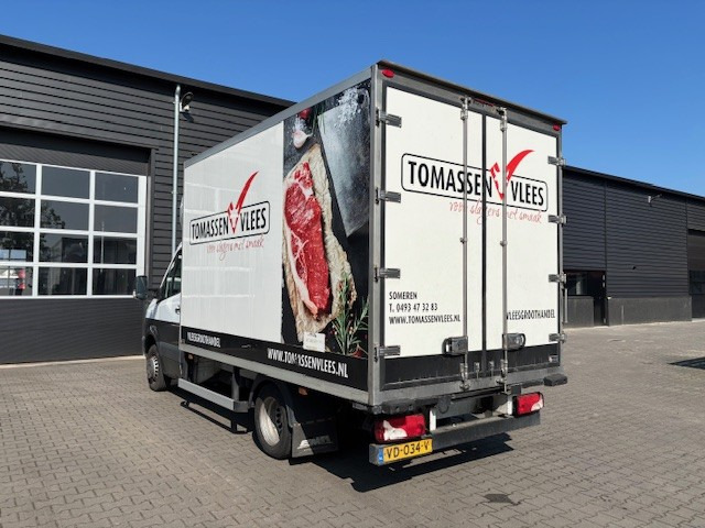 Mercedes Sprinter 419 cdi Frigo hanging meat - Van berpendingin: gambar 4 Mercedes Sprinter 419 cdi Frigo hanging meat - Van berpendingin: gambar 4