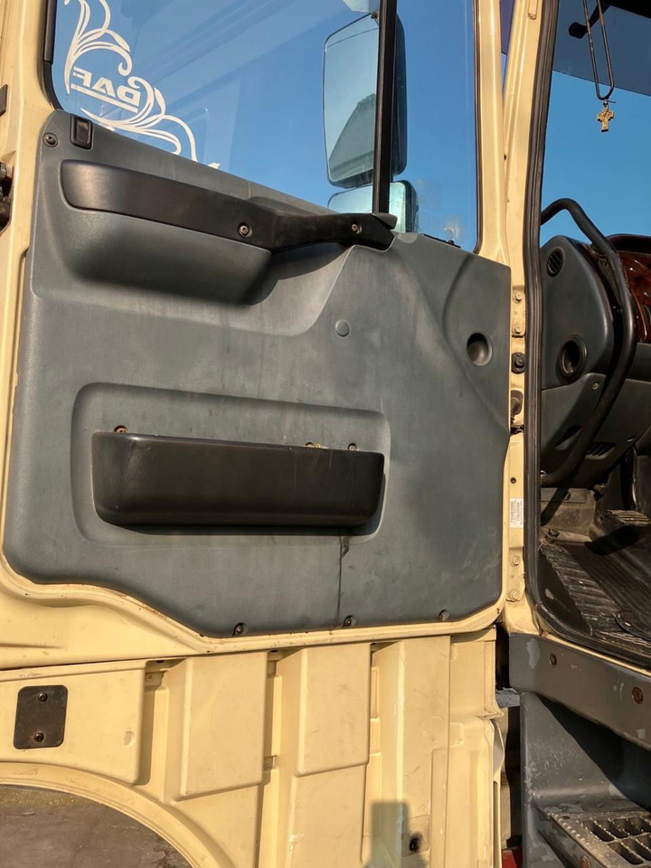 DAF XF 95 430 Platform - Truk flatbed: gambar 4 DAF XF 95 430 Platform - Truk flatbed: gambar 4