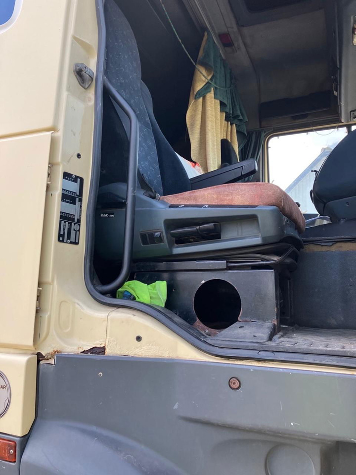 DAF XF 95 430 Platform - Truk flatbed: gambar 5 DAF XF 95 430 Platform - Truk flatbed: gambar 5