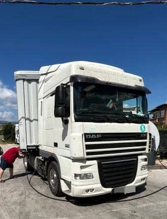 DAF XF 105.410 Tractor unit - Tractor head: gambar 2 DAF XF 105.410 Tractor unit - Tractor head: gambar 2