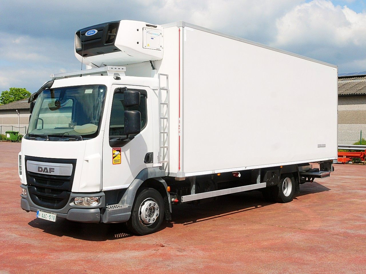 DAF 180.12 LF FA KUHLKOFFER CARRIER SUPRA 850 MULTI - Truk berpendingin: gambar 4 DAF 180.12 LF FA KUHLKOFFER CARRIER SUPRA 850 MULTI - Truk berpendingin: gambar 4