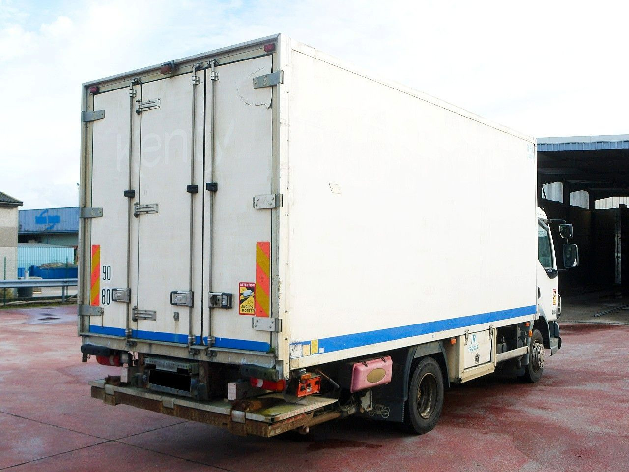 DAF LF 45.160 ISOTHERM KOFFER LADEBORDWAND - Truk berpendingin: gambar 5 DAF LF 45.160 ISOTHERM KOFFER LADEBORDWAND - Truk berpendingin: gambar 5