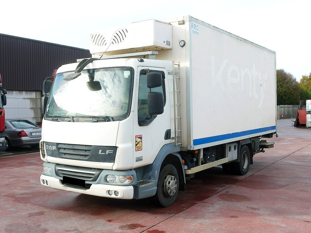 DAF LF 45.160 ISOTHERM KOFFER LADEBORDWAND - Truk berpendingin: gambar 3 DAF LF 45.160 ISOTHERM KOFFER LADEBORDWAND - Truk berpendingin: gambar 3