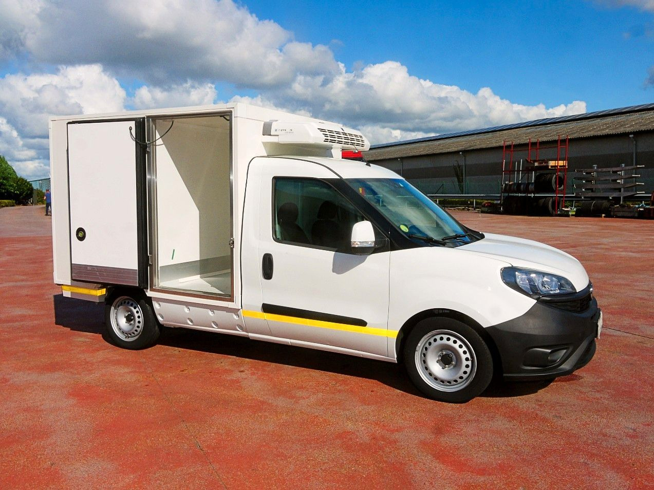 Fiat DOBLO 1.6 KUHLKOFFER THERMOKING MT A/C - Van berpendingin: gambar 3 Fiat DOBLO 1.6 KUHLKOFFER THERMOKING MT A/C - Van berpendingin: gambar 3