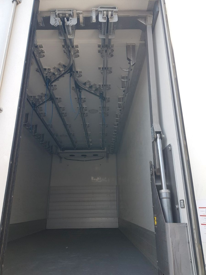 Iveco 120E28 KUHLKOFFER FLEISH BAHNEN CARRIER XARIOS - Truk berpendingin: gambar 1 Iveco 120E28 KUHLKOFFER FLEISH BAHNEN CARRIER XARIOS - Truk berpendingin: gambar 1