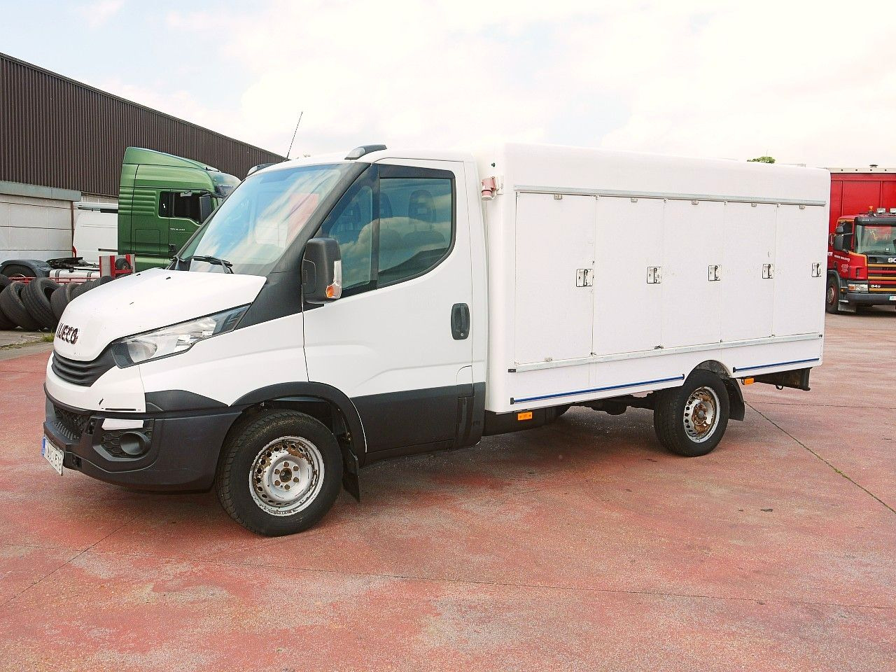 Iveco 35S12 DAILY ISOTHERM KOFFER 5 TURIG / AIRCO - Van berpendingin: gambar 4 Iveco 35S12 DAILY ISOTHERM KOFFER 5 TURIG / AIRCO - Van berpendingin: gambar 4