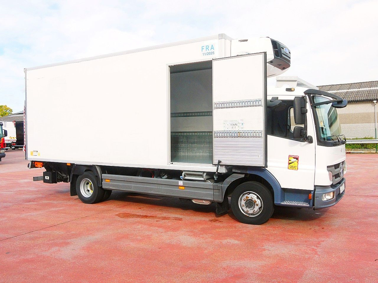 Mercedes-Benz 1018 ATEGO KUHLKOFFER CARRIER SUPRA 550 LBW - Truk berpendingin: gambar 3 Mercedes-Benz 1018 ATEGO KUHLKOFFER CARRIER SUPRA 550 LBW - Truk berpendingin: gambar 3