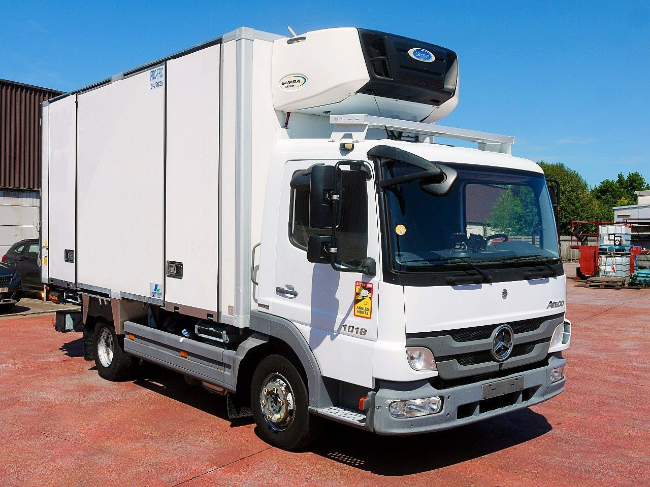Mercedes-Benz 1018 ATEGO KUHLKOFFER CARRIER SUPRA 850 MT - Truk berpendingin: gambar 2 Mercedes-Benz 1018 ATEGO KUHLKOFFER CARRIER SUPRA 850 MT - Truk berpendingin: gambar 2