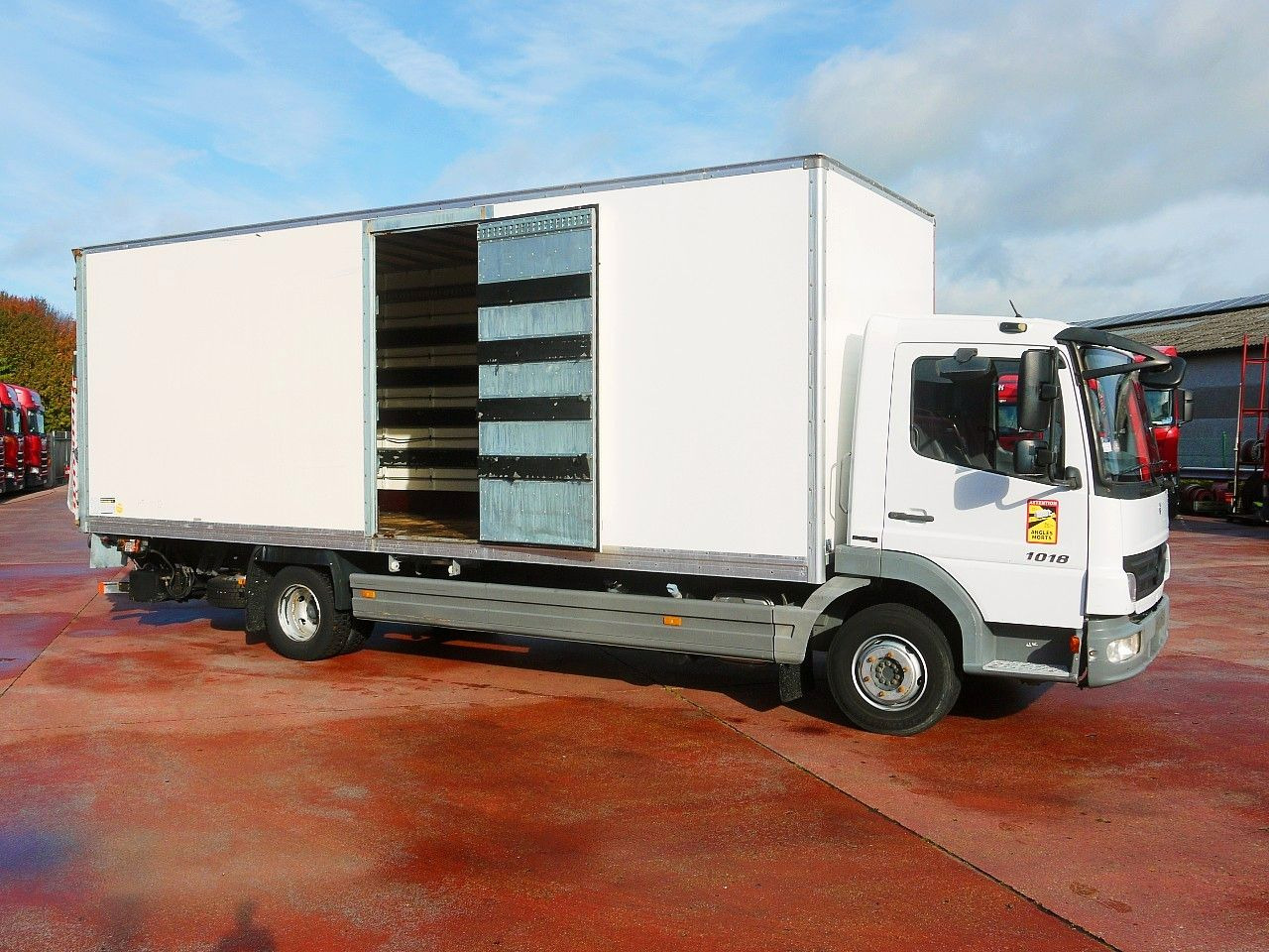 Mercedes-Benz 1018 ATEGO MEUBEL KOFFER A/C LBW LUFT 112tkm - Truk box: gambar 3 Mercedes-Benz 1018 ATEGO MEUBEL KOFFER A/C LBW LUFT 112tkm - Truk box: gambar 3