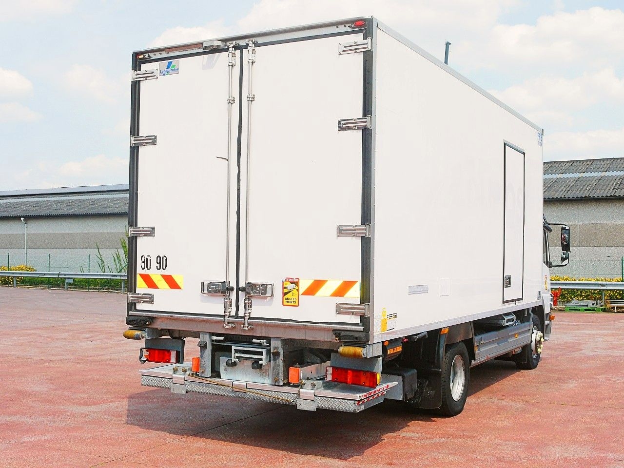 Mercedes-Benz 1318 ATEGO FLEISH KUHLKOFFER CARRIER SUPRA 750 - Truk berpendingin: gambar 5 Mercedes-Benz 1318 ATEGO FLEISH KUHLKOFFER CARRIER SUPRA 750 - Truk berpendingin: gambar 5
