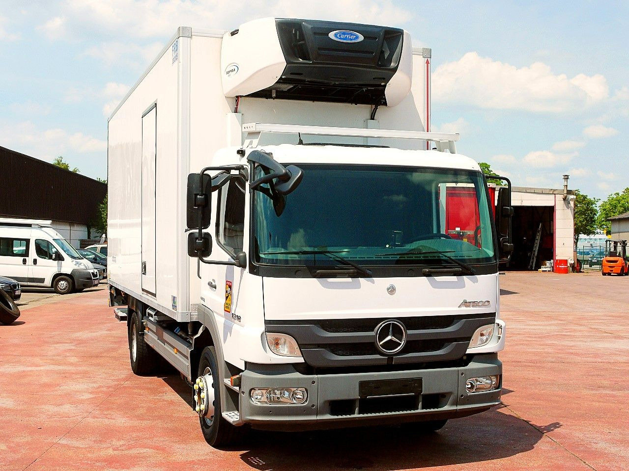 Mercedes-Benz 1318 ATEGO FLEISH KUHLKOFFER CARRIER SUPRA 750 - Truk berpendingin: gambar 1 Mercedes-Benz 1318 ATEGO FLEISH KUHLKOFFER CARRIER SUPRA 750 - Truk berpendingin: gambar 1