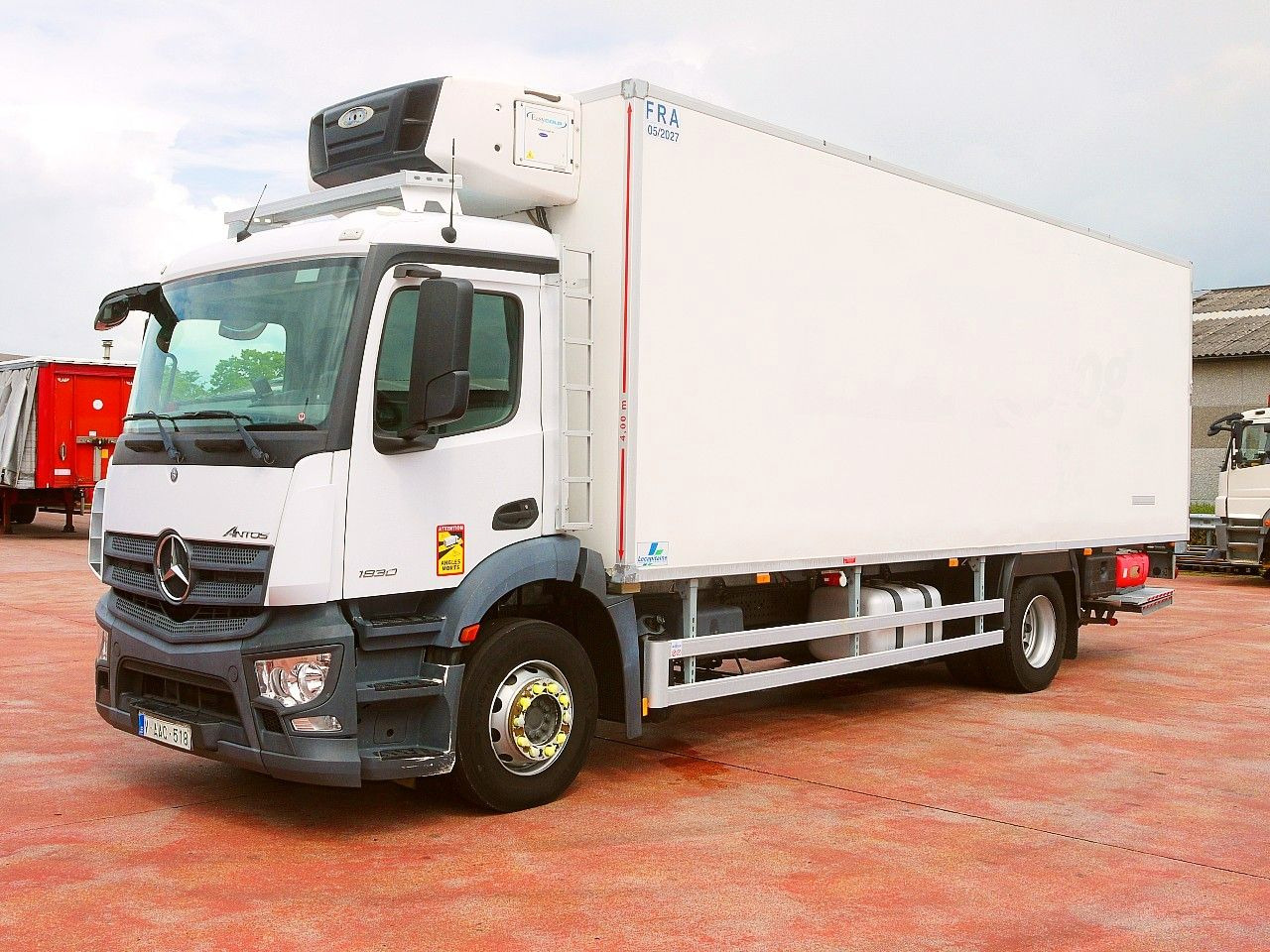 Mercedes-Benz 1830 ANTOS KUHLKOFFER CARRIER SUPRA 850 - Truk berpendingin: gambar 3 Mercedes-Benz 1830 ANTOS KUHLKOFFER CARRIER SUPRA 850 - Truk berpendingin: gambar 3