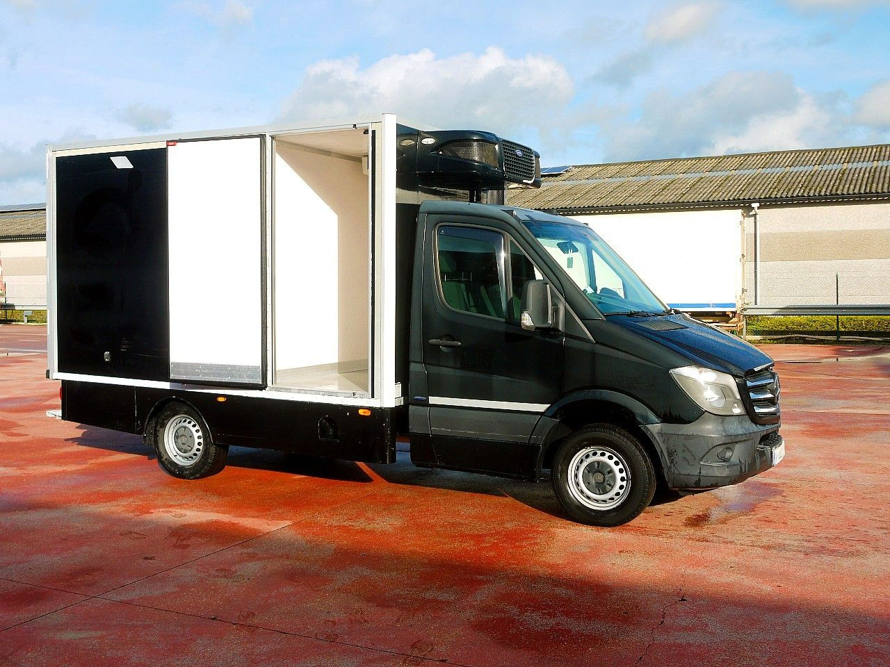 Mercedes-Benz 319 SPRINTER V6 KUHLKOFFER CARRIER PULSOR 600 MT - Van berpendingin: gambar 4 Mercedes-Benz 319 SPRINTER V6 KUHLKOFFER CARRIER PULSOR 600 MT - Van berpendingin: gambar 4