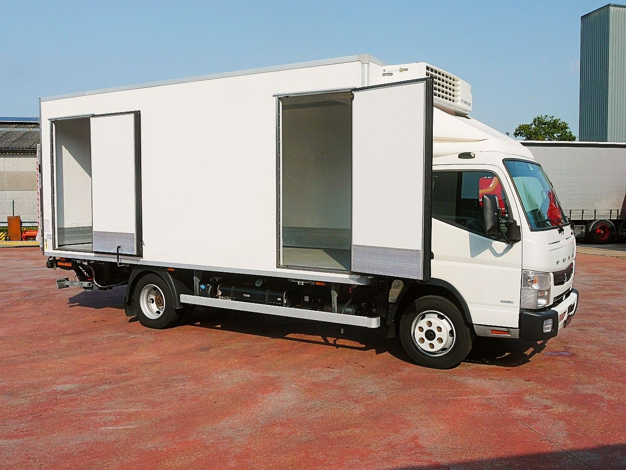 Mitsubishi FUSO CANTER 3.0 KUHLKOFFER THERMOKING V800 MT AC - Van berpendingin: gambar 3 Mitsubishi FUSO CANTER 3.0 KUHLKOFFER THERMOKING V800 MT AC - Van berpendingin: gambar 3