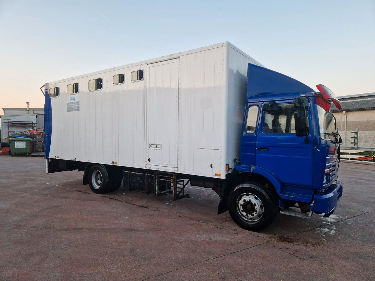 Renault MIDLINER M KOFFER LADEBORDWAND HELLO AFRIKA - Truk box: gambar 1 Renault MIDLINER M KOFFER LADEBORDWAND HELLO AFRIKA - Truk box: gambar 1